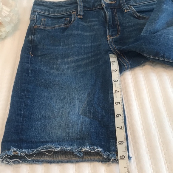 PILCRO by Anthropologie Mid-Rise Slim Denim Shorts Bermuda Size 25 - Picture 12 of 13